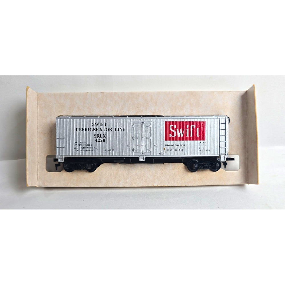 TYCO HO Swift Refrigerator Line SRLX 4226 40' Reefer Car Silver/Red Analog